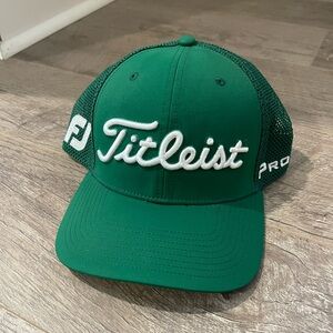 Titleist proV1 hat